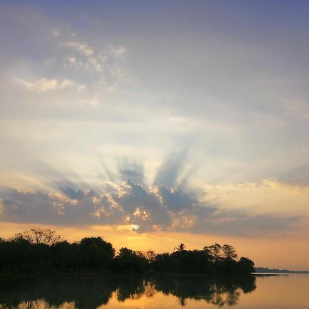 Breezy Lake Tissamaharama Ngoại thất bức ảnh