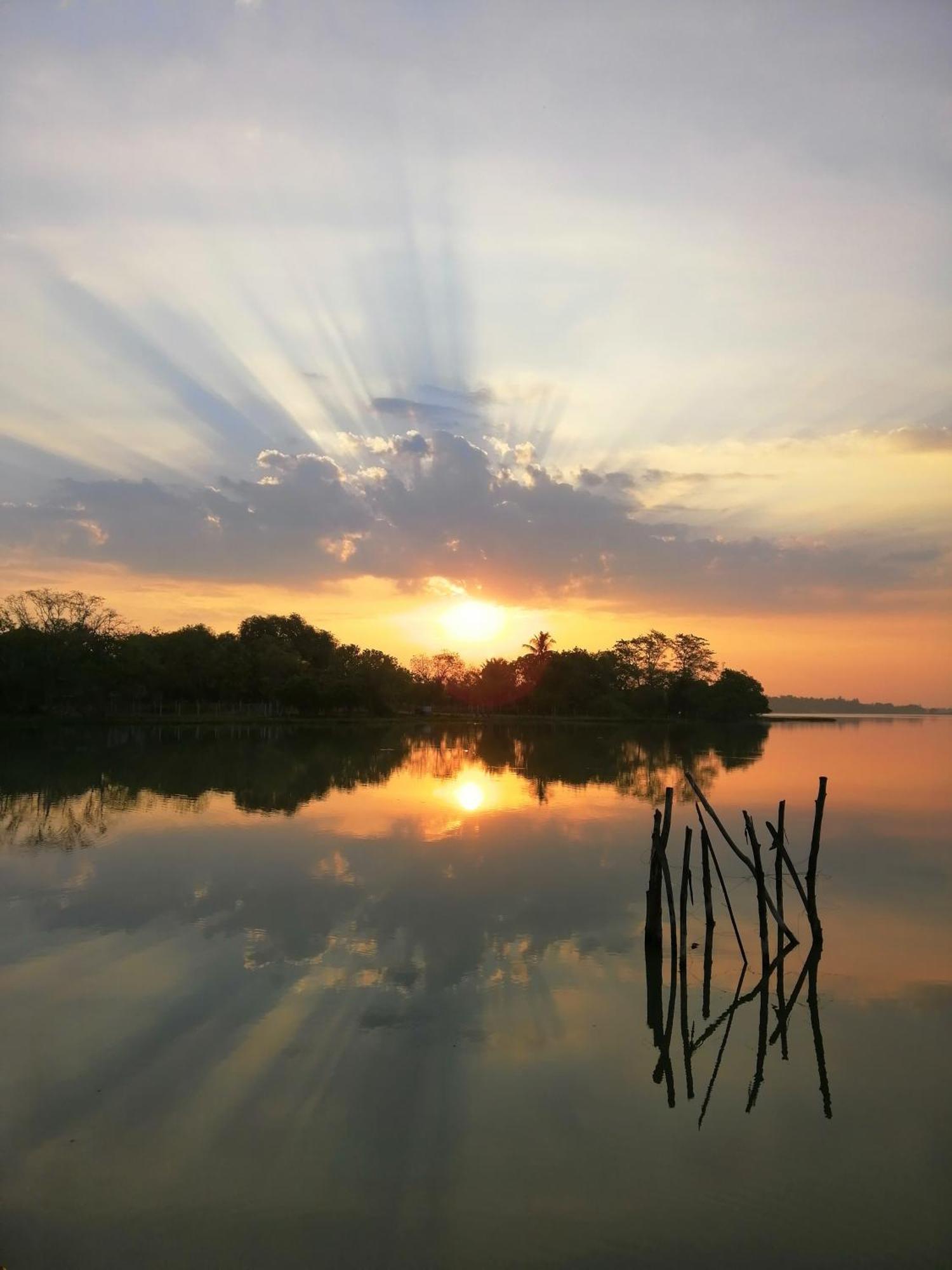 Breezy Lake Tissamaharama Ngoại thất bức ảnh