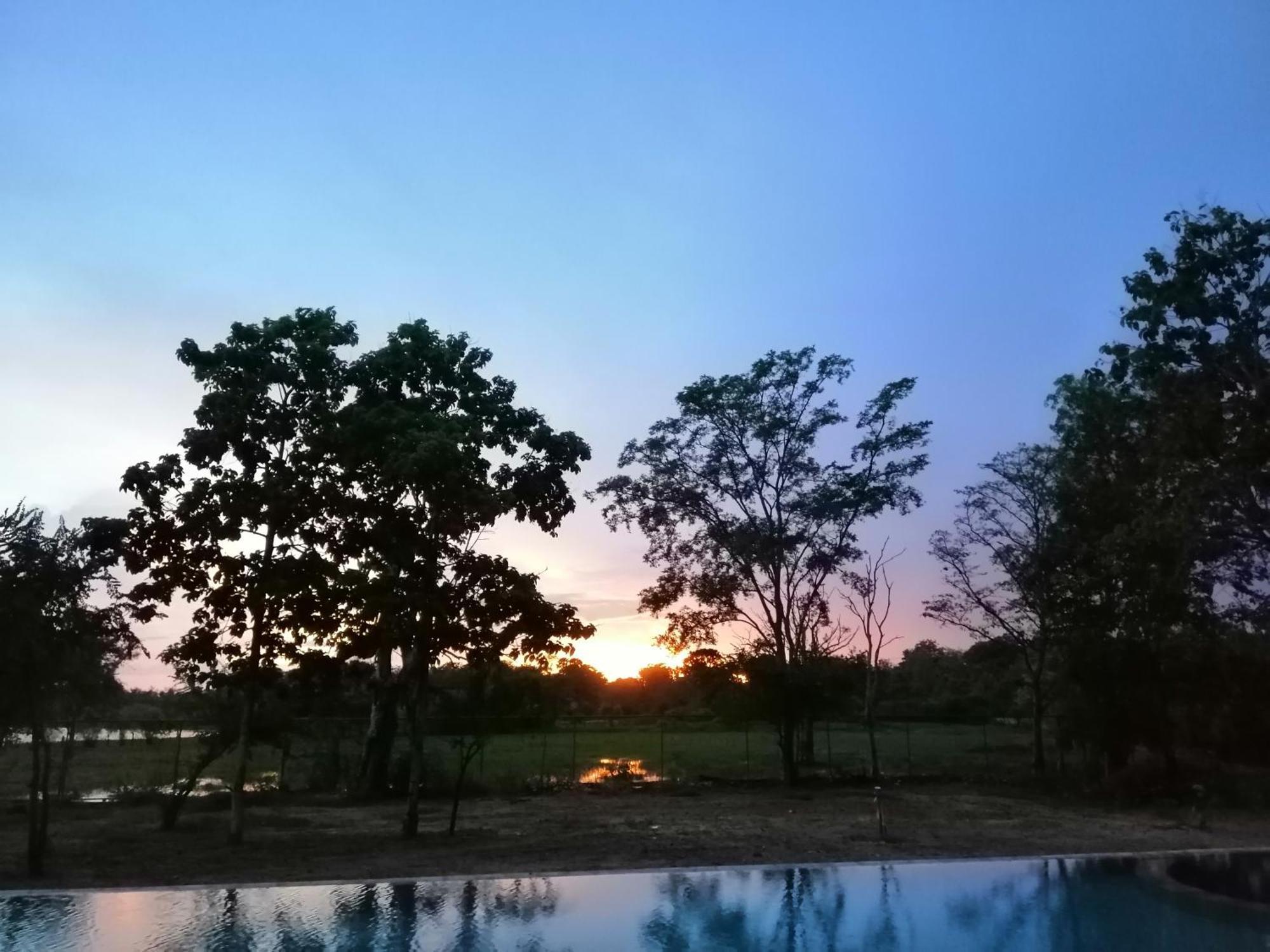 Breezy Lake Tissamaharama Ngoại thất bức ảnh