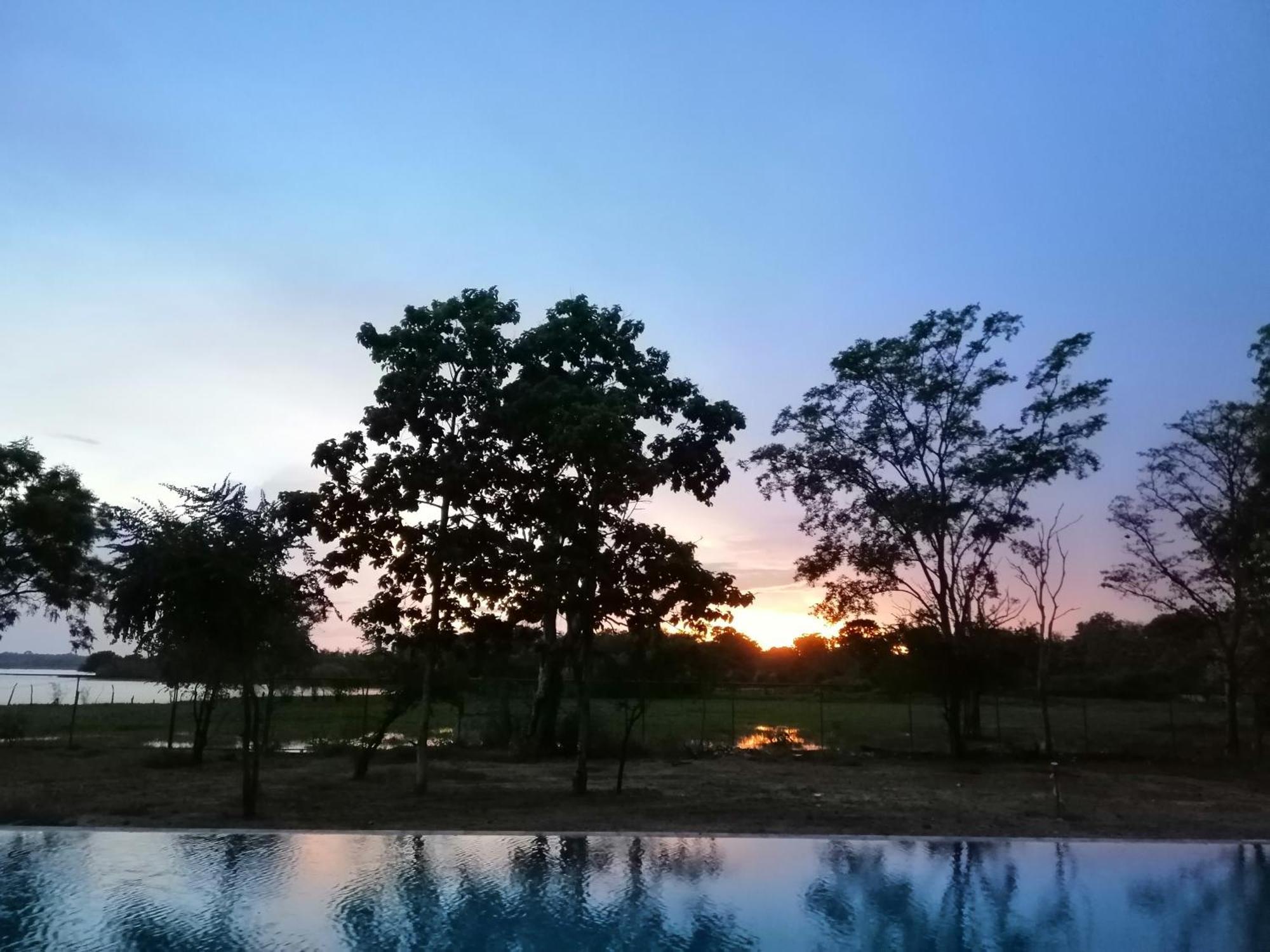 Breezy Lake Tissamaharama Ngoại thất bức ảnh