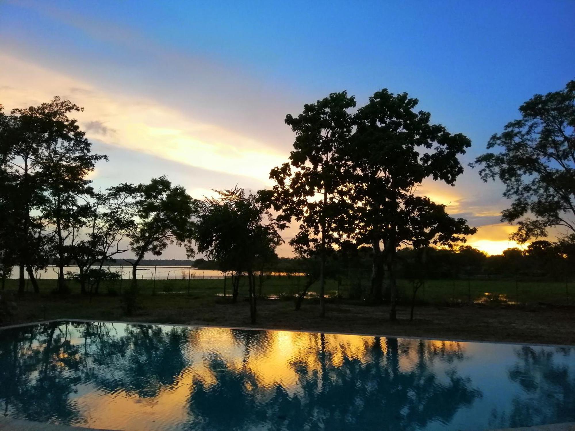 Breezy Lake Tissamaharama Ngoại thất bức ảnh
