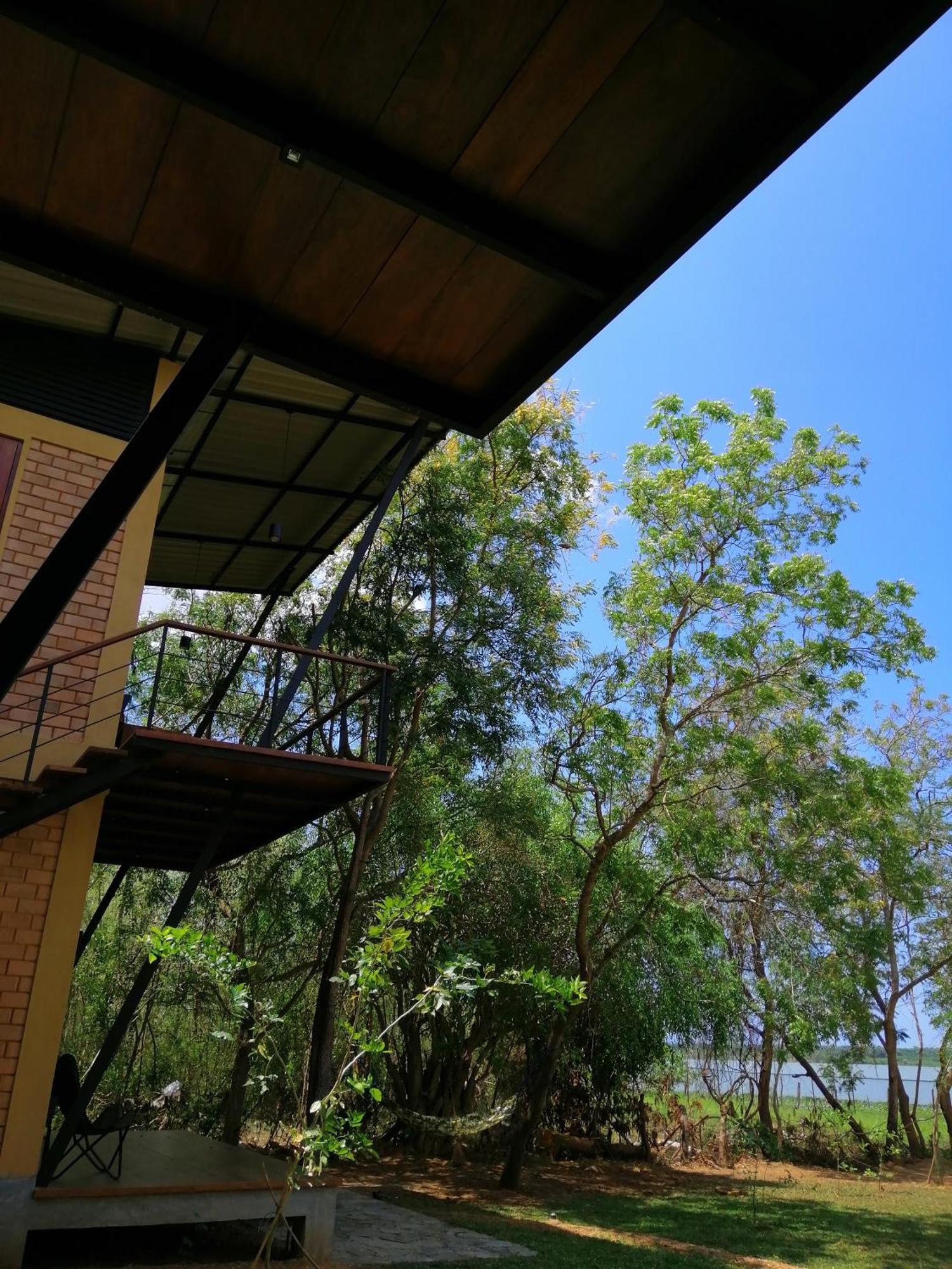 Breezy Lake Tissamaharama Ngoại thất bức ảnh