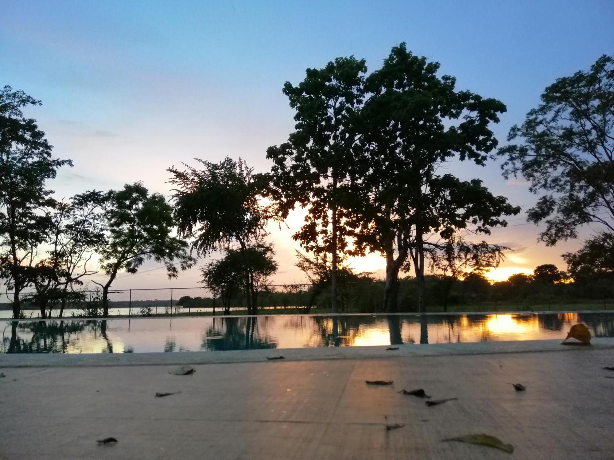 Breezy Lake Tissamaharama Ngoại thất bức ảnh