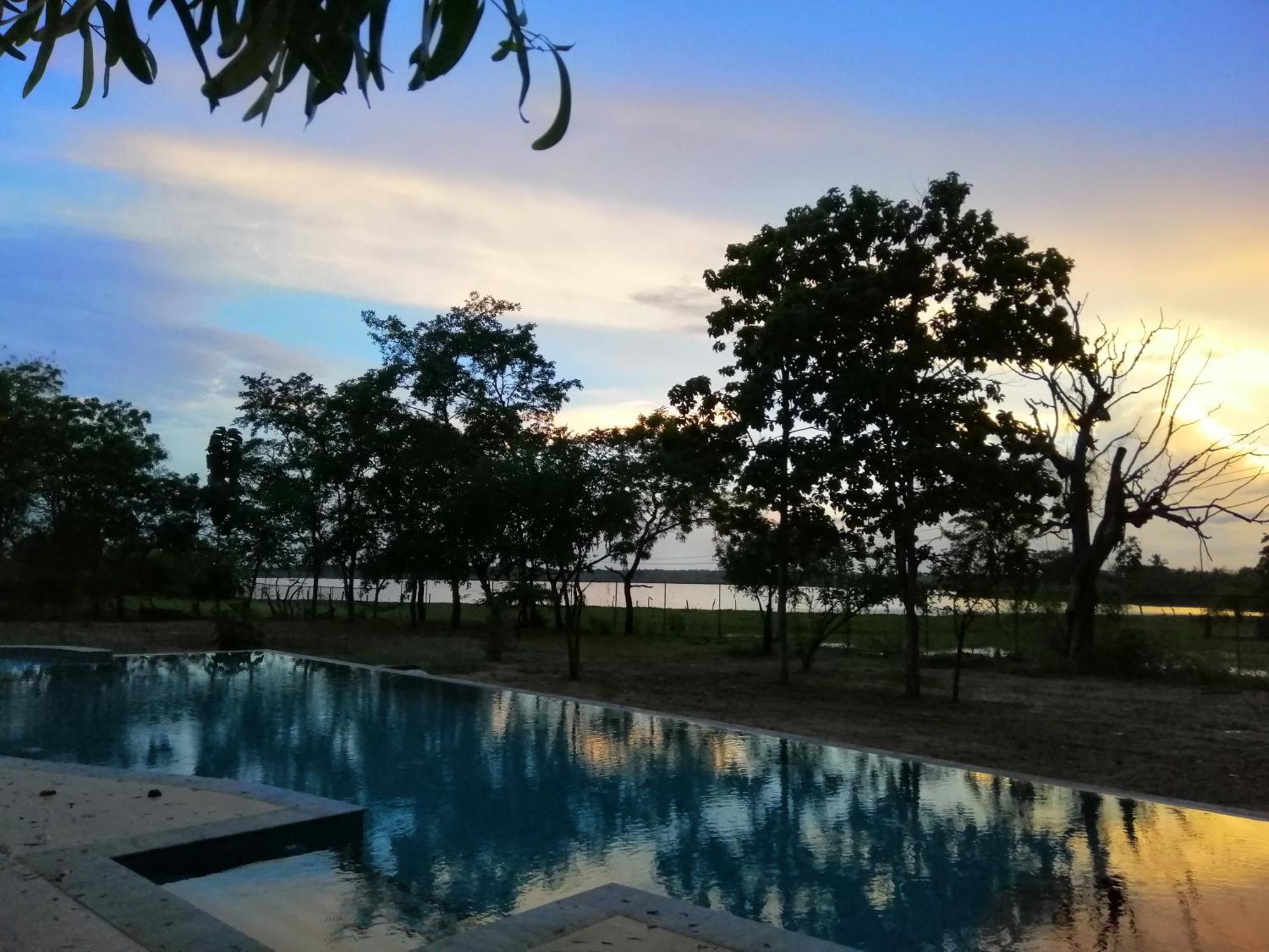 Breezy Lake Tissamaharama Ngoại thất bức ảnh