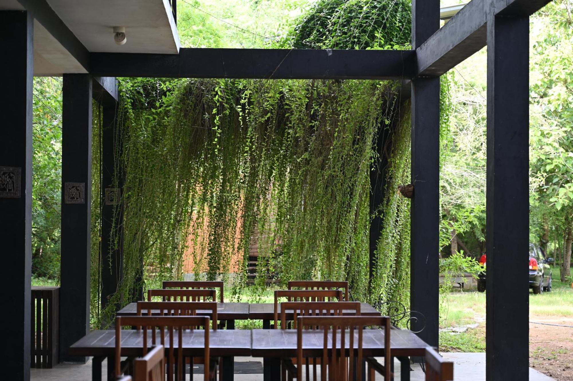 Breezy Lake Tissamaharama Ngoại thất bức ảnh